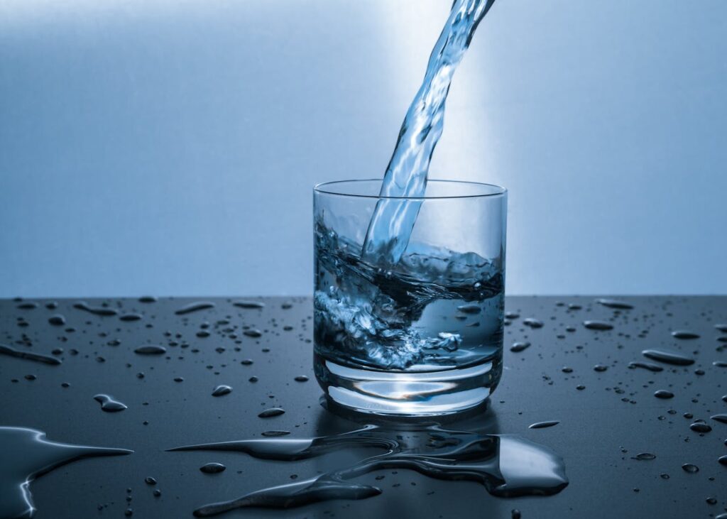 Canicule : Conseils d'Hydratation Essentiels pour Votre Santé